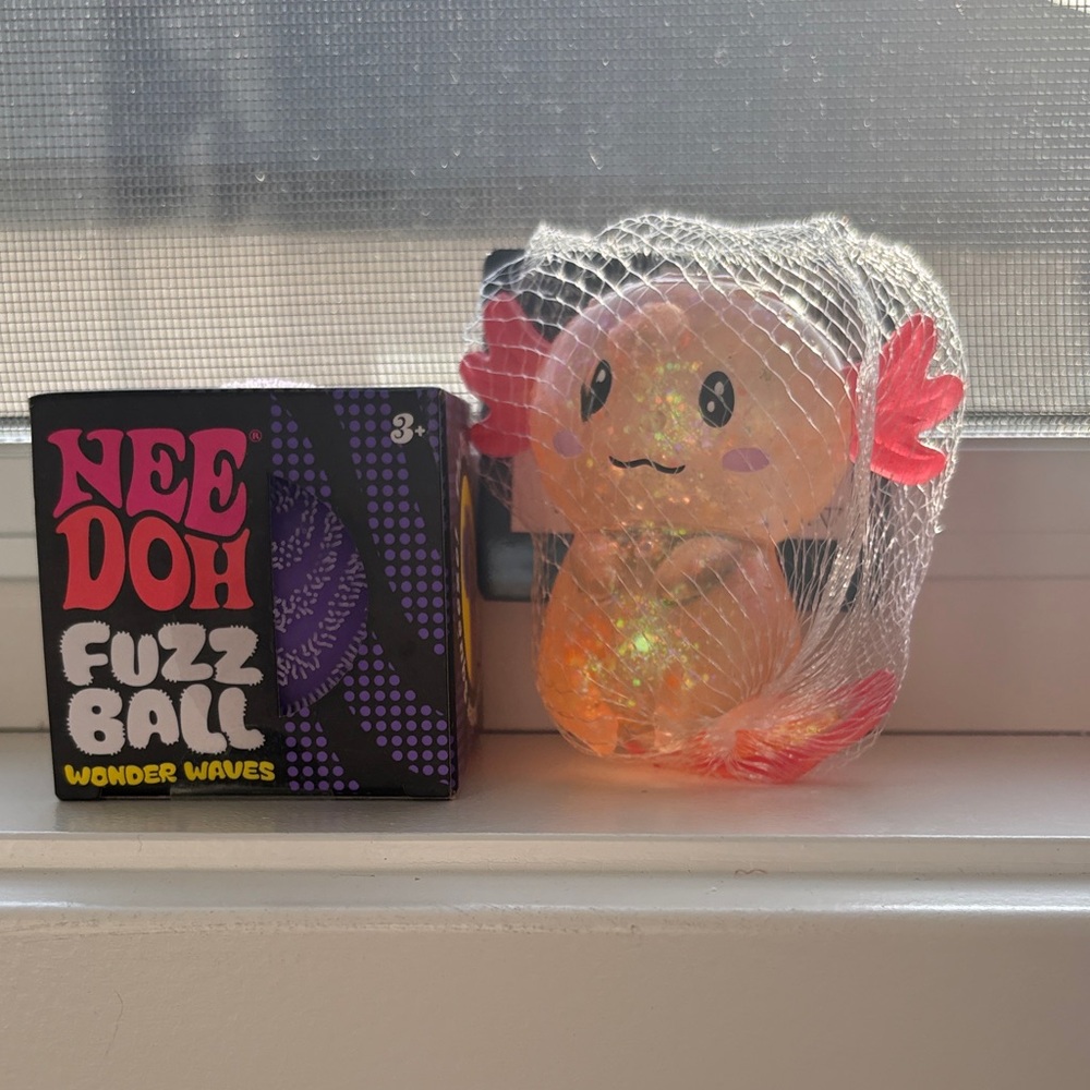 NeeDoh Fuzz Ball Wonder Waves Orange Glitter Sugar Axolotl & Apple  squish